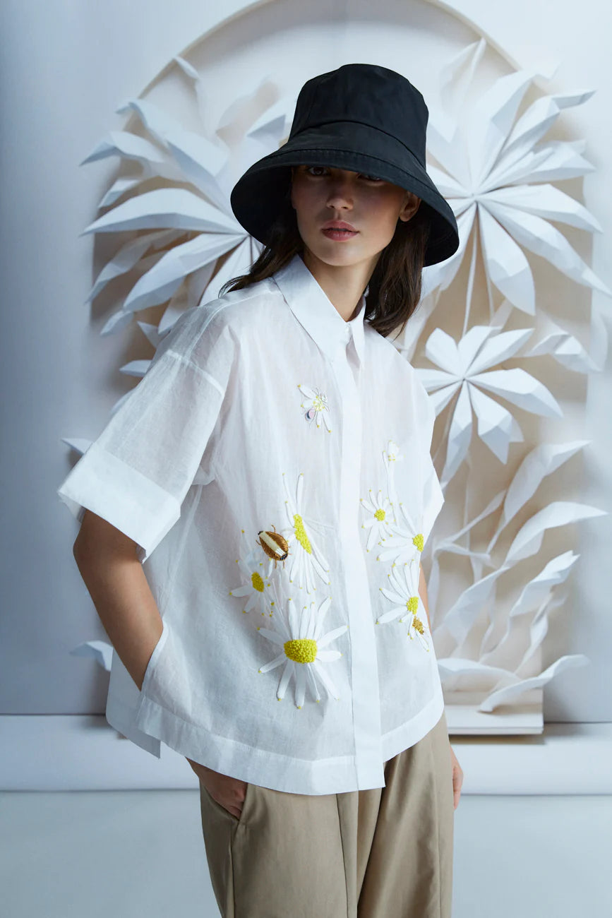 EMBROIDERED DAISY SHIRT