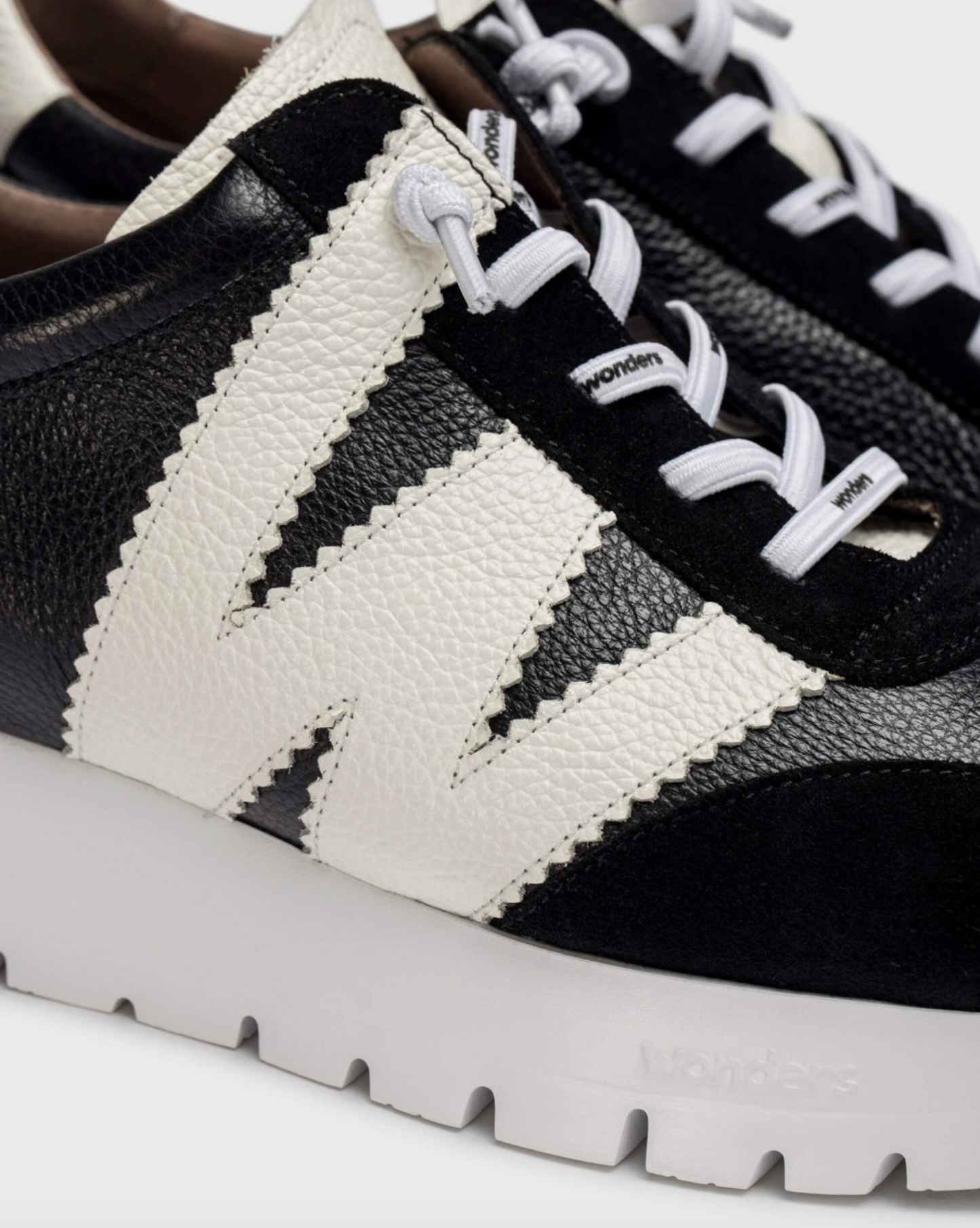 Odisei 76 Sneakers - Black