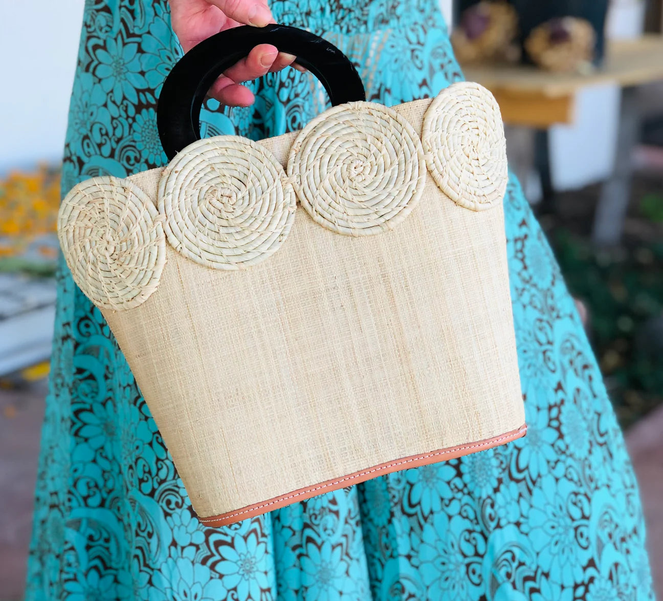Tazi Disc Straw Handbag with Horn Handle