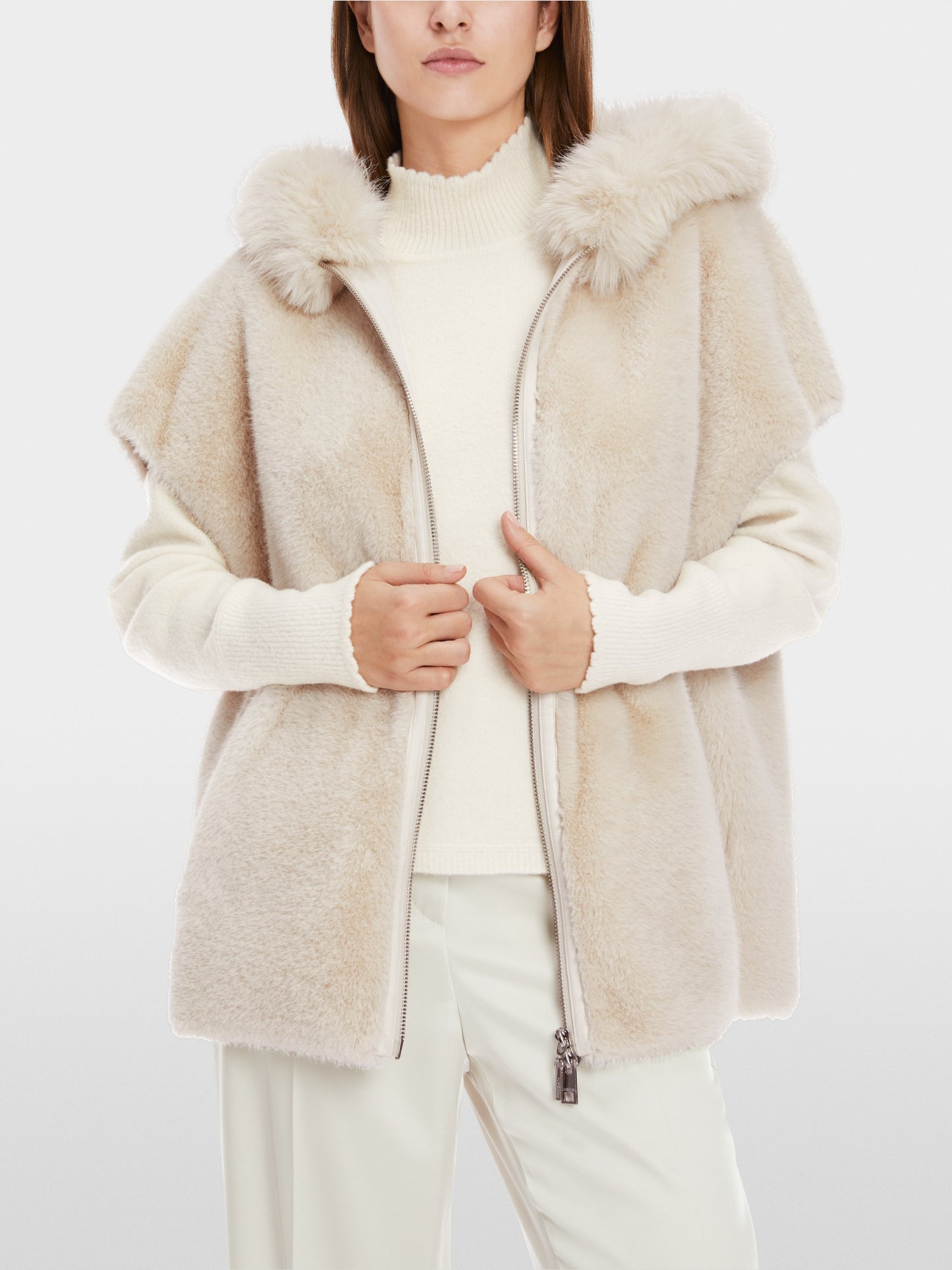 Oversized hooded vest in fun fur - Smoke