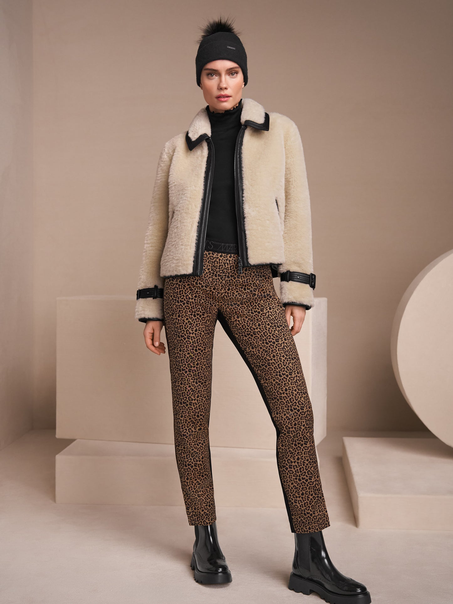 Plain Long-Sleeved Turtleneck Shirt - Black