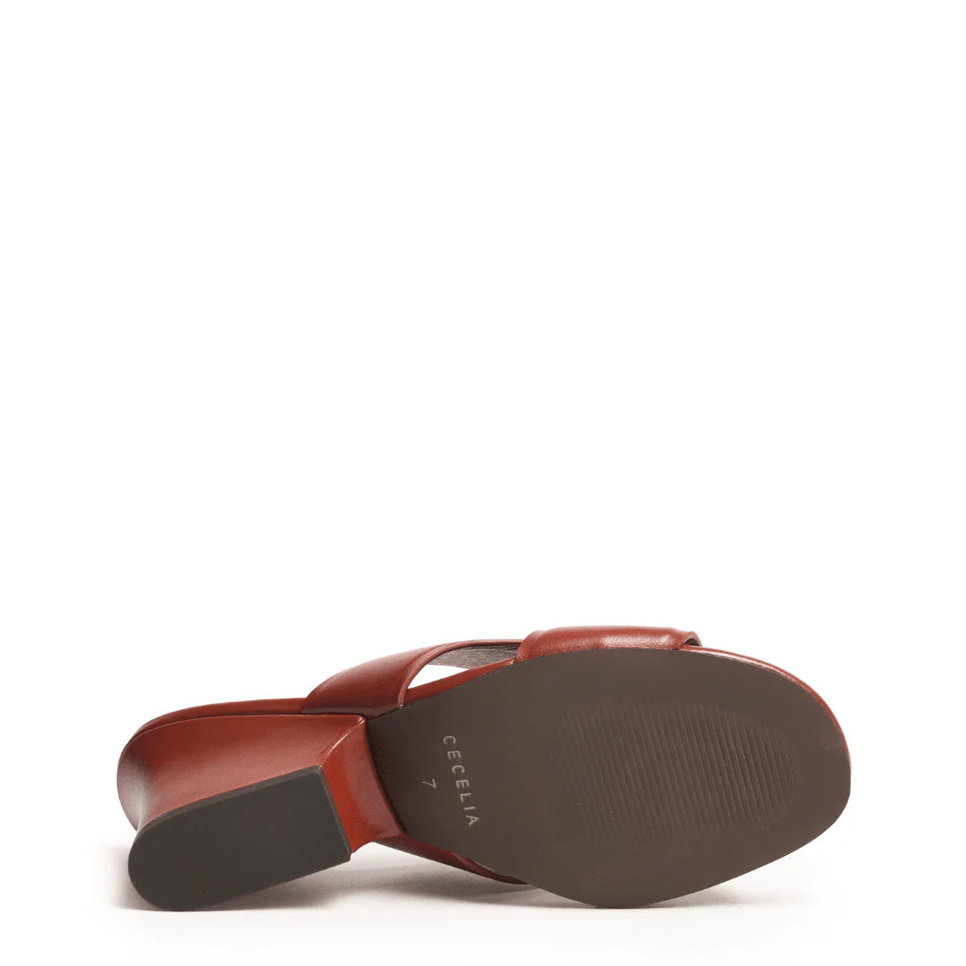 Faye Heel - Cedar