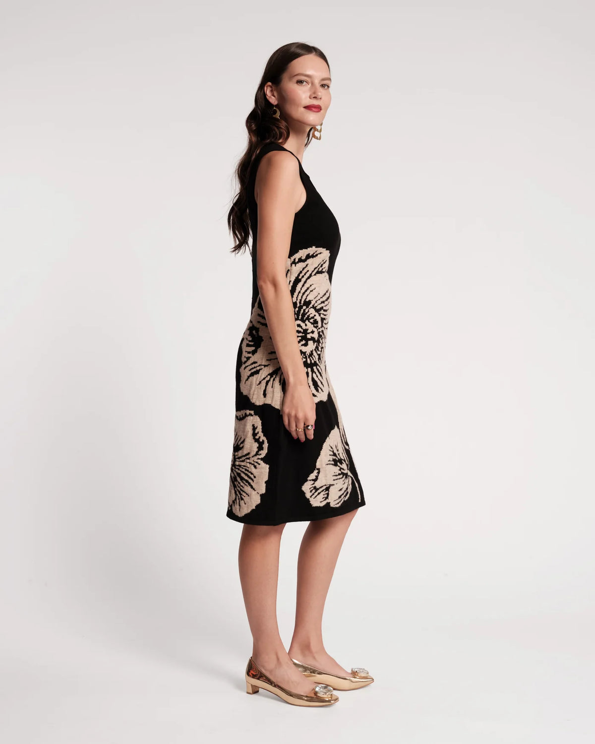 Swan Shift Dress - Carefree Chrysanthemum