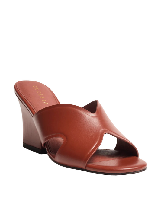 Faye Heel - Cedar