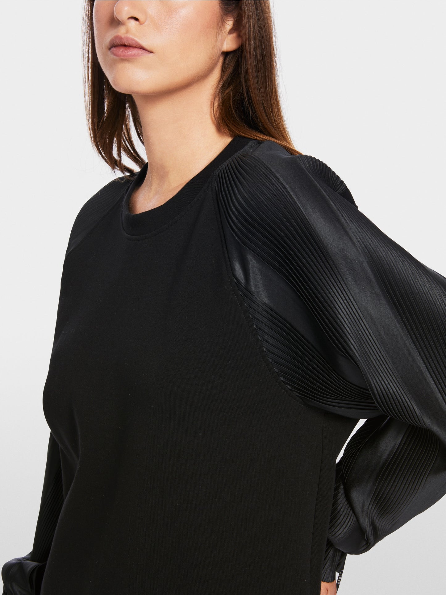 Sweatshirt with Pleated Sleeves - Black