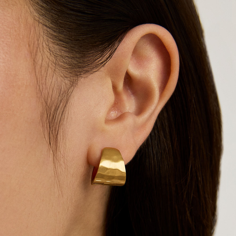 Mara Huggie Hoops - Gold