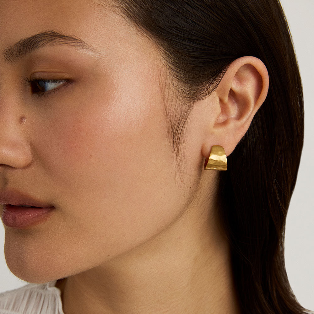 Mara Huggie Hoops - Gold